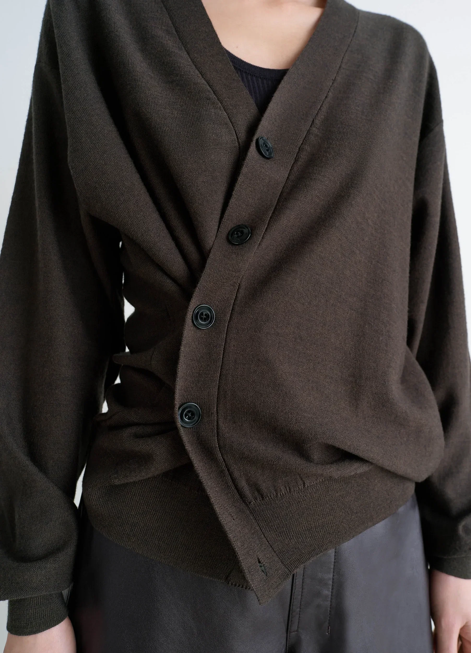 RELAXED TWISTED CARDIGAN IN MERINO BLEND - Image 3