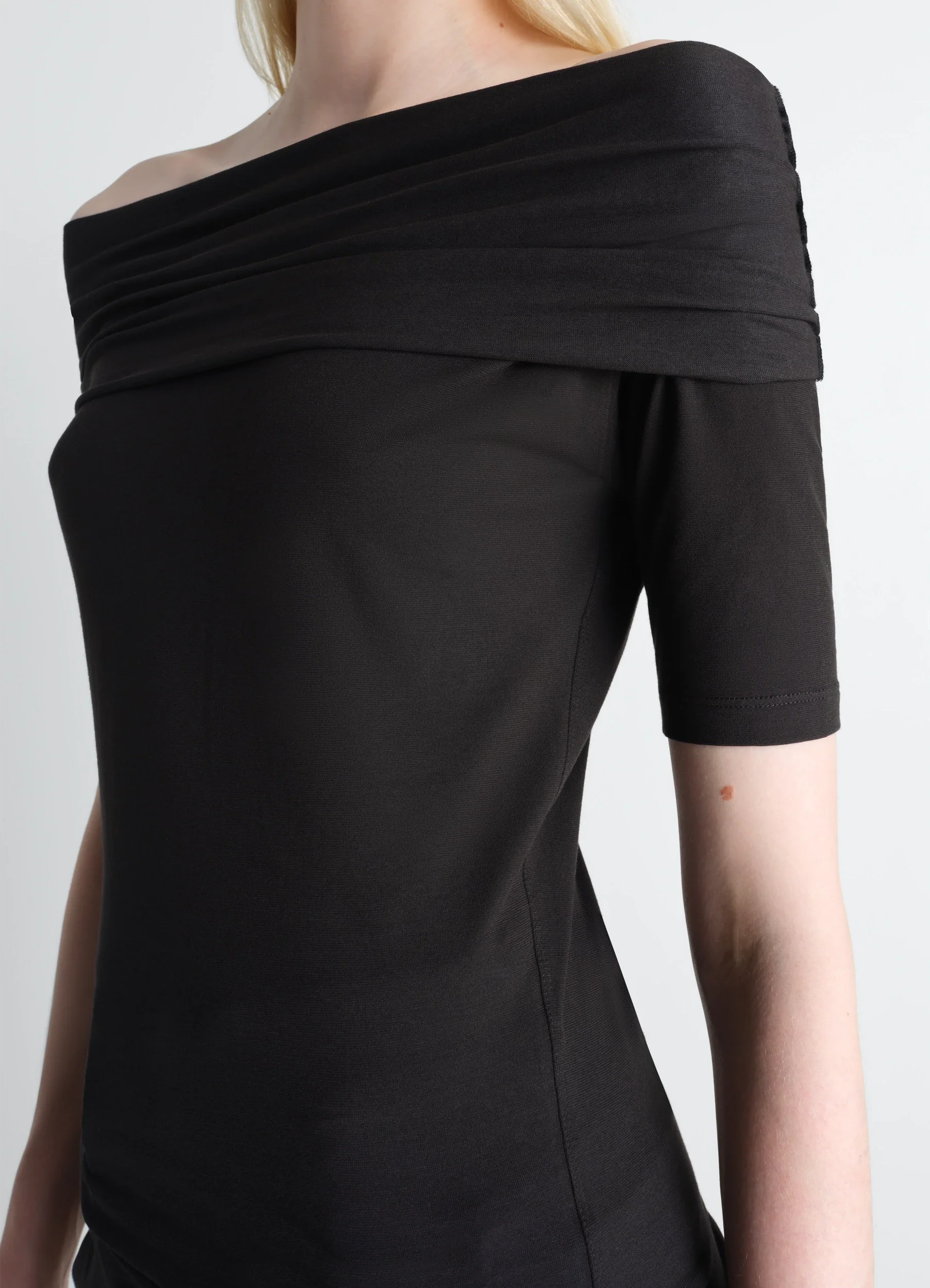 SHORT SLEEVE TWISTED TOP IN JERSEY - Image 4